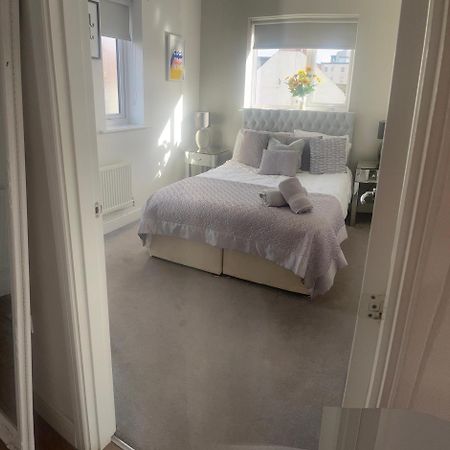 Luxury Riverside 2 Bedroomed Apartment With Balcony Newport  Buitenkant foto