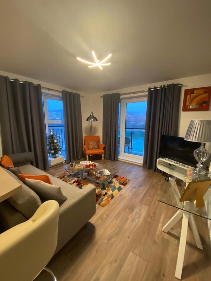 Luxury Riverside 2 Bedroomed Apartment With Balcony Newport  Buitenkant foto