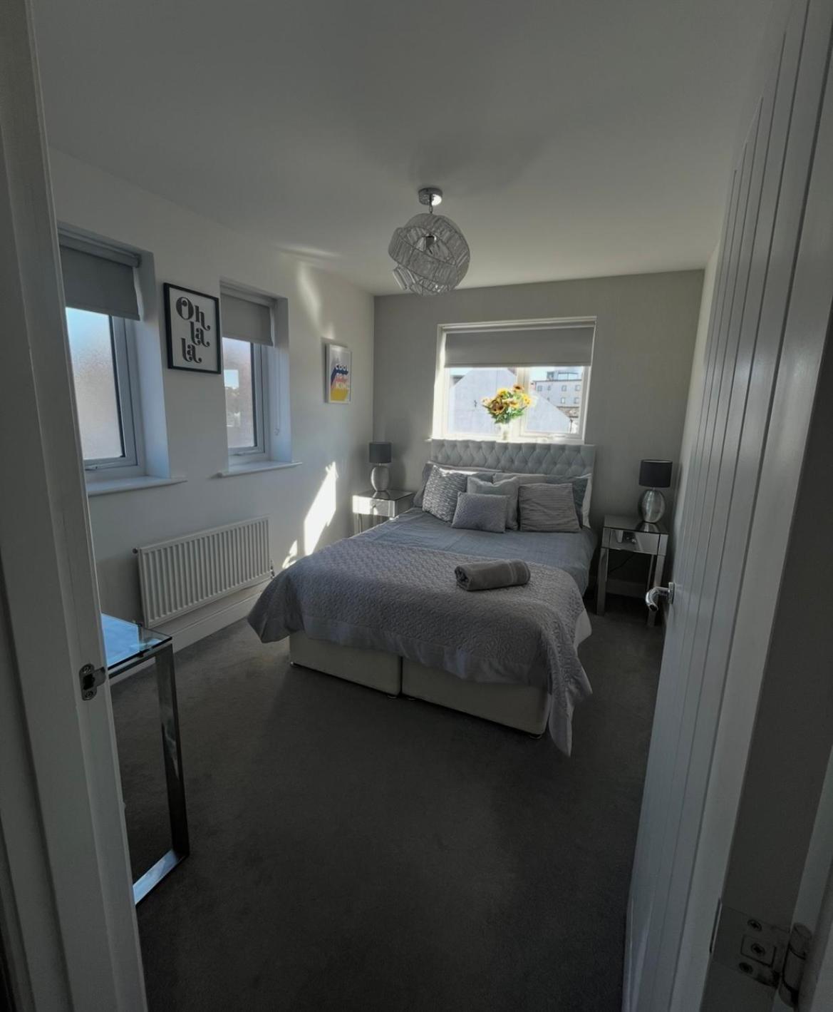 Luxury Riverside 2 Bedroomed Apartment With Balcony Newport  Buitenkant foto