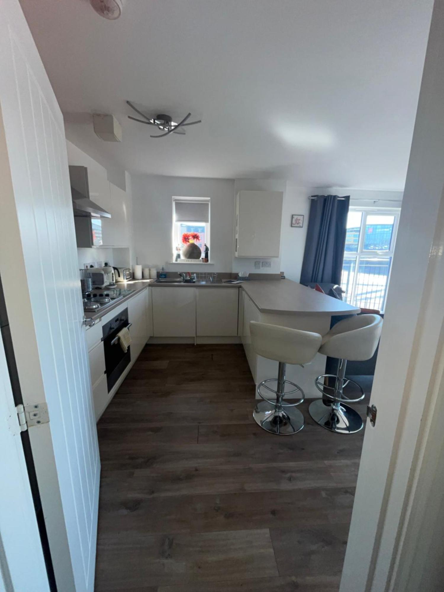Luxury Riverside 2 Bedroomed Apartment With Balcony Newport  Buitenkant foto
