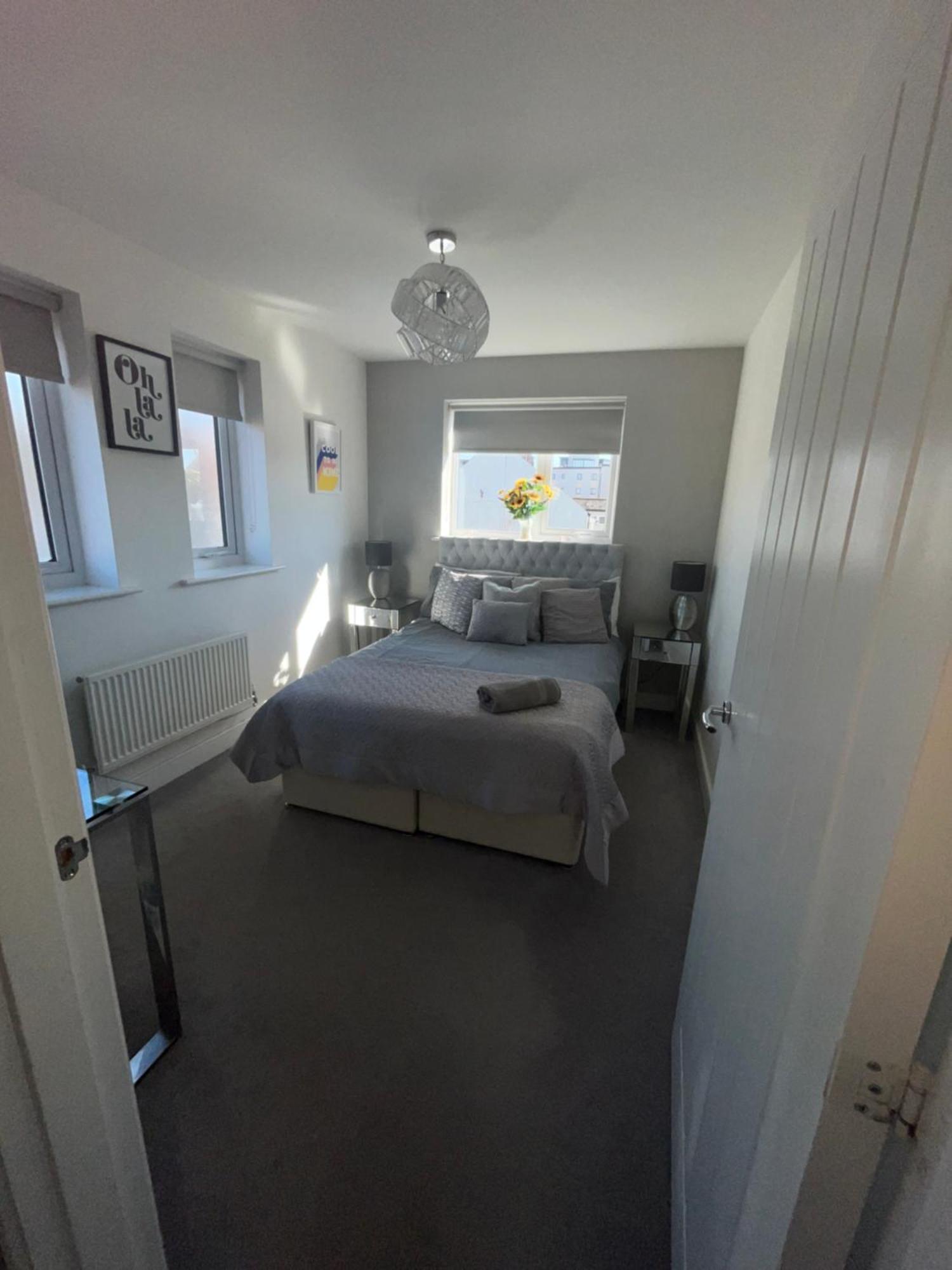Luxury Riverside 2 Bedroomed Apartment With Balcony Newport  Buitenkant foto