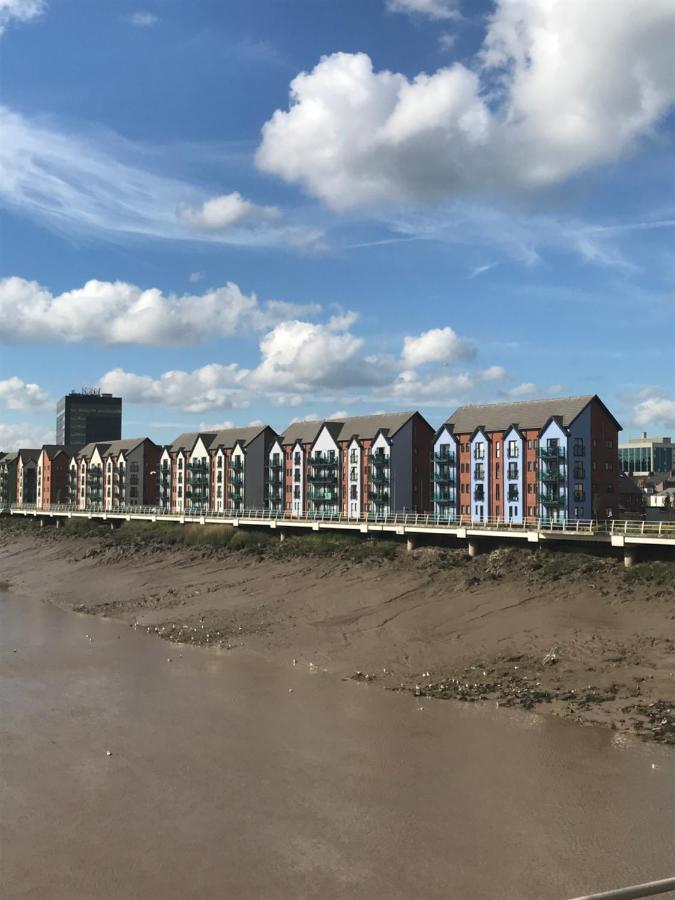 Luxury Riverside 2 Bedroomed Apartment With Balcony Newport  Buitenkant foto